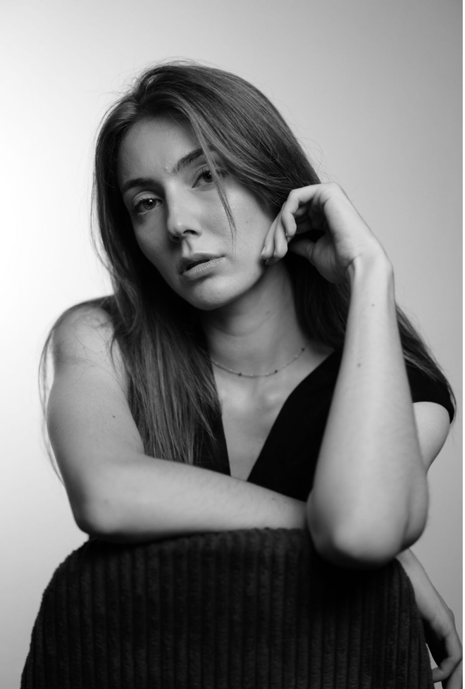 Portrait final noir et blanc de Camille TONON